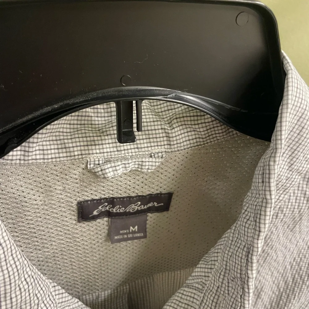 Eddie Bauer Men's Light Gray Button Down Shirt - Picture 3 of 4